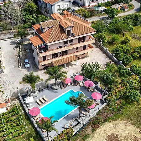 Lovely In With Wifi Apartamento Ricadi